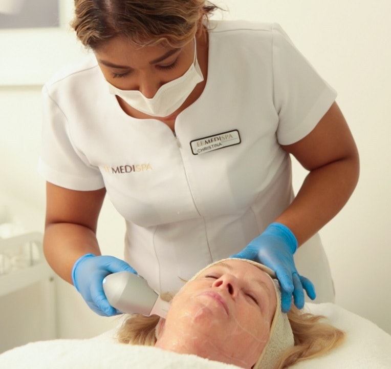 Woman receiving non surgical treatment