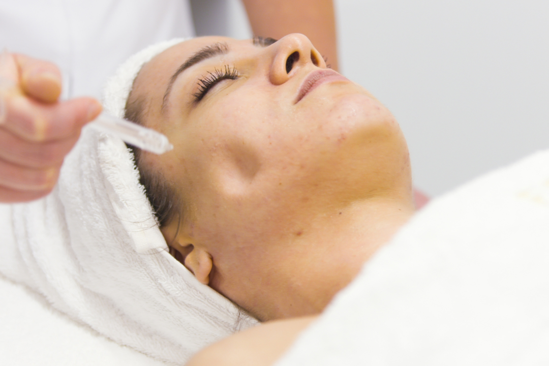 What types of skin concerns can Jet Peel Facial tackle - EF MEDISPA